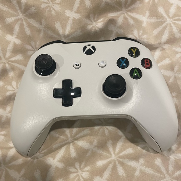 Xbox One S Console Bundle - Picture 3 of 12